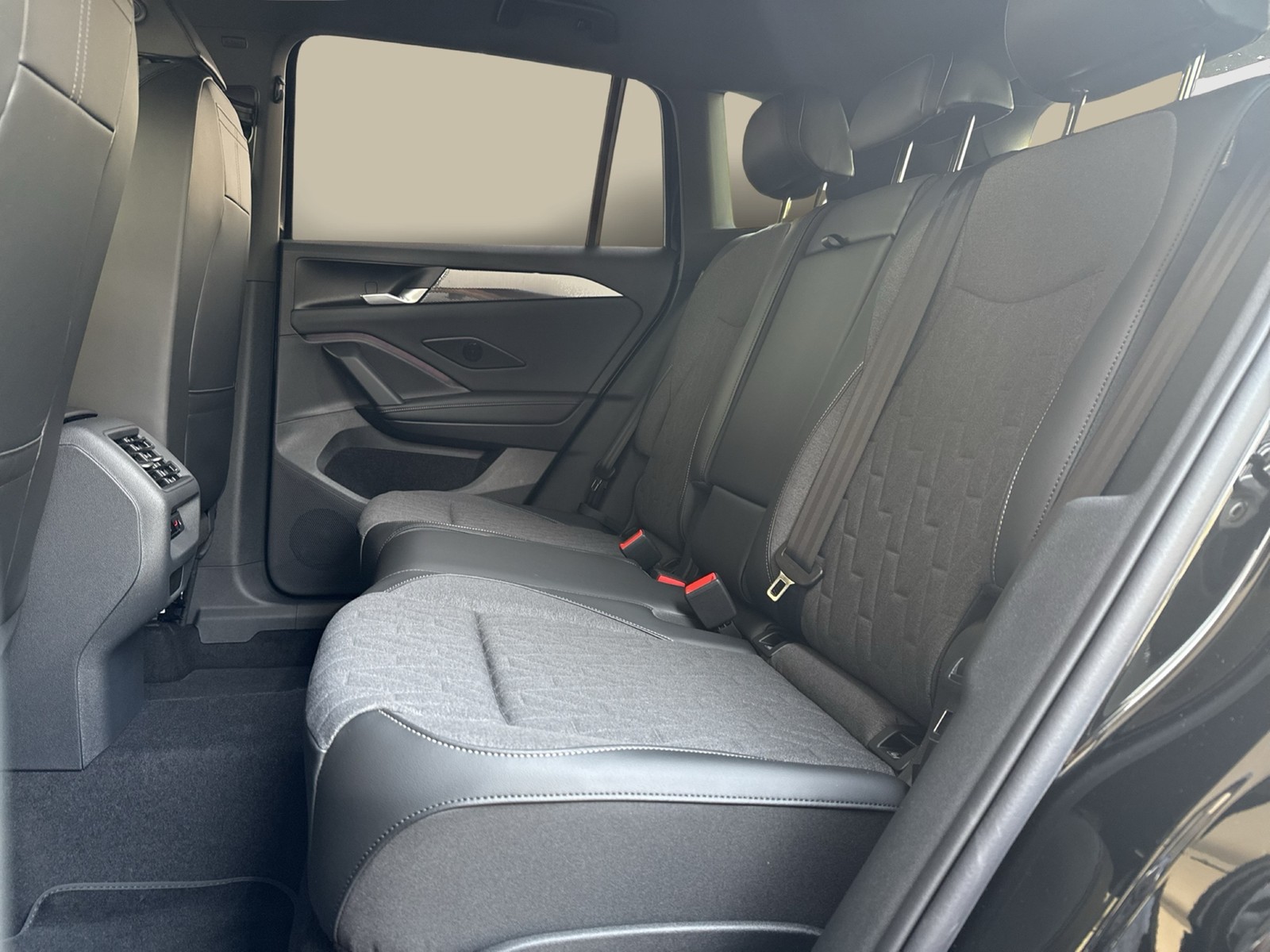 Volkswagen Tiguan 1.5 HYBRID LIFE CAM ACC LM18 CARPLAY