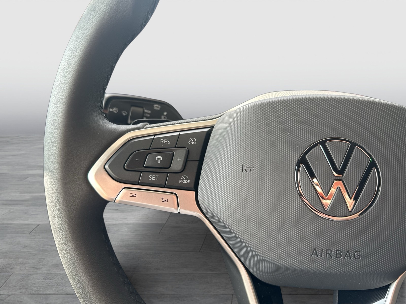 Volkswagen Tiguan 1.5 HYBRID LIFE CAM ACC LM18 CARPLAY