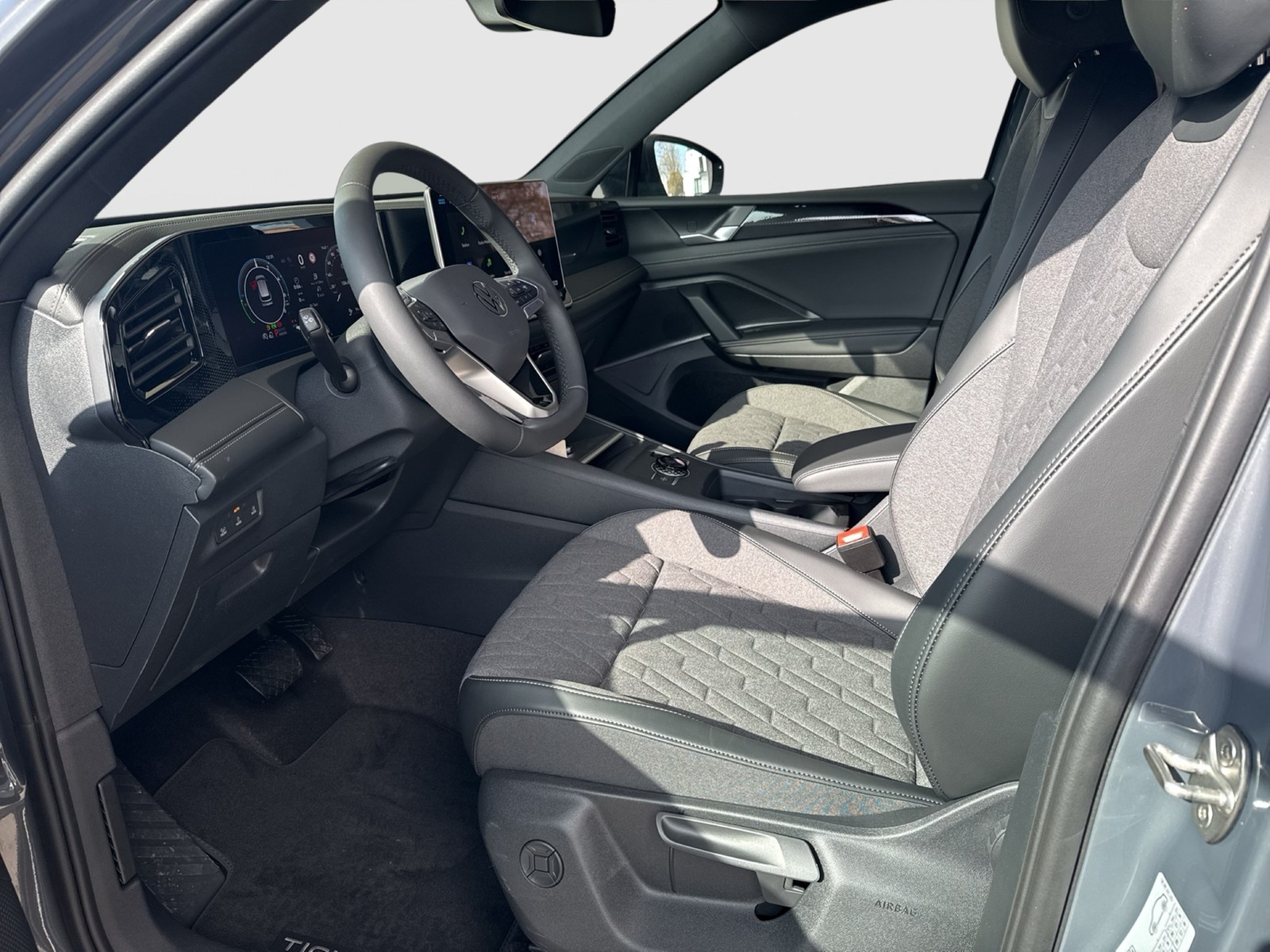 Volkswagen Tiguan 1.5 HYBRID LIFE CAM ACC LM18 CARPLAY