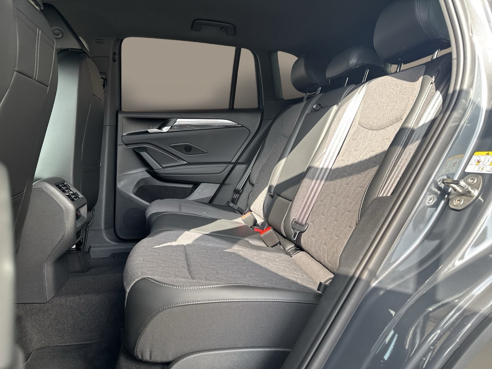 Volkswagen Tiguan 1.5 HYBRID LIFE CAM ACC LM18 CARPLAY