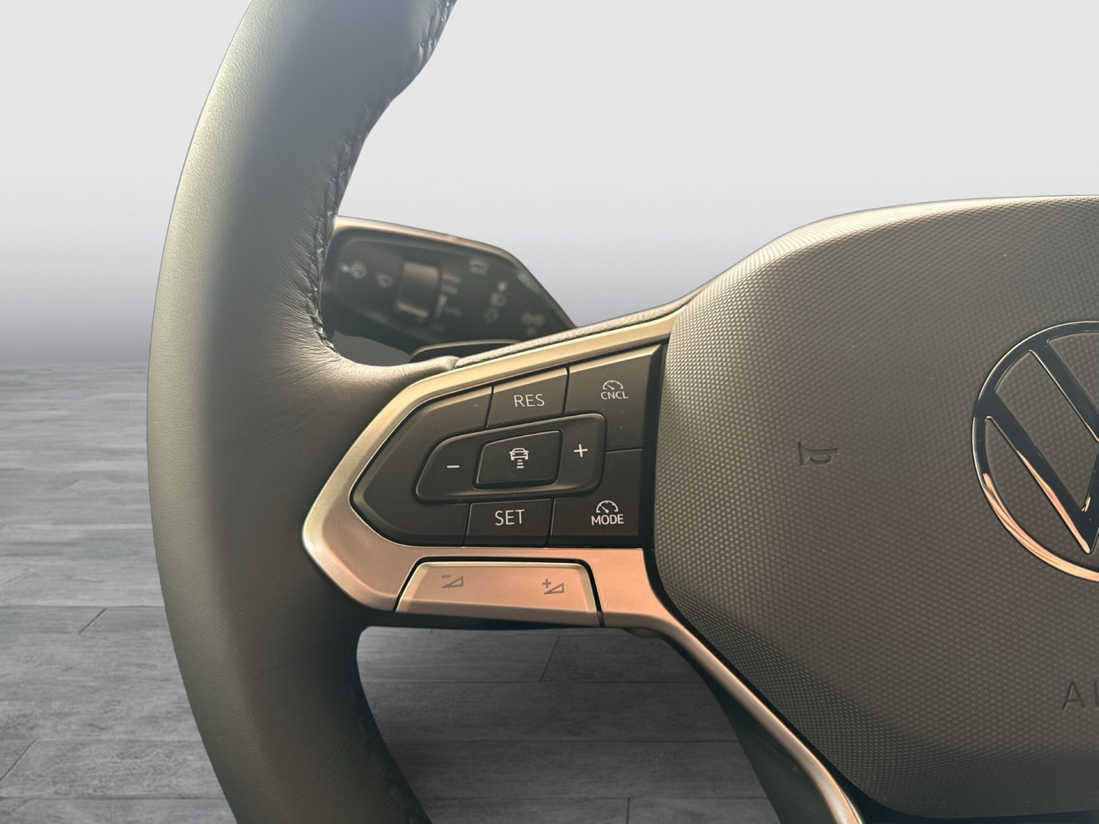 Volkswagen Tiguan 1.5 HYBRID LIFE CAM ACC LM18 CARPLAY