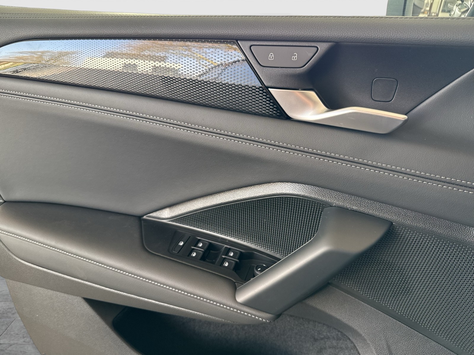 Volkswagen Tiguan 1.5 HYBRID LIFE CAM ACC LM18 CARPLAY