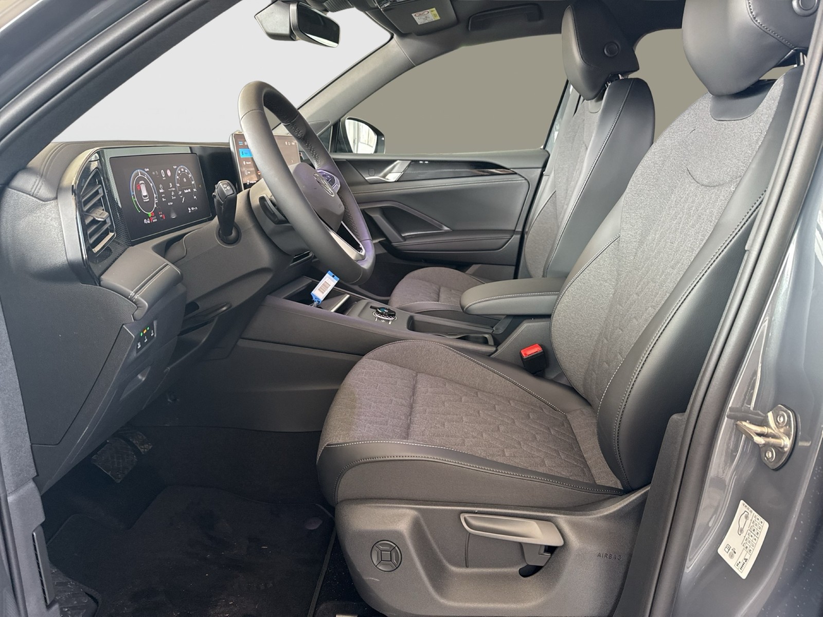 Volkswagen Tiguan 1.5 HYBRID LIFE CAM ACC LM18 CARPLAY