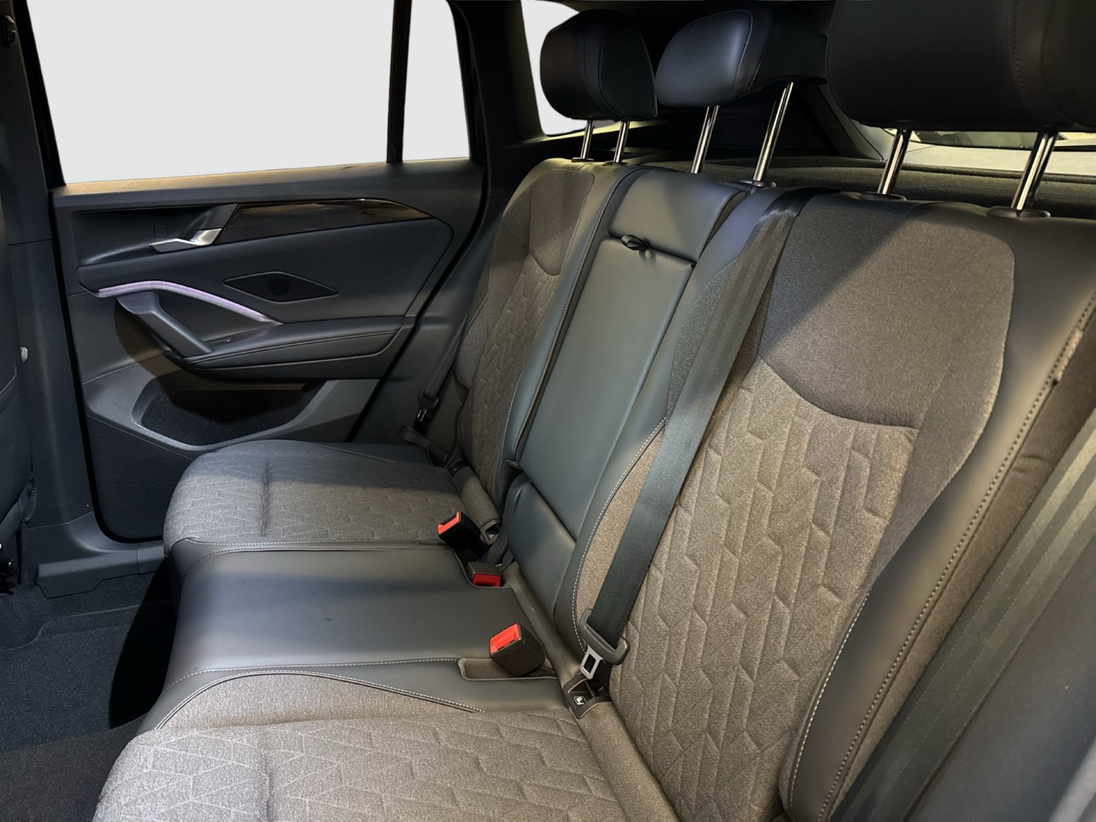 Volkswagen Tiguan 1.5 HYBRID LIFE CAM ACC LM18 CARPLAY