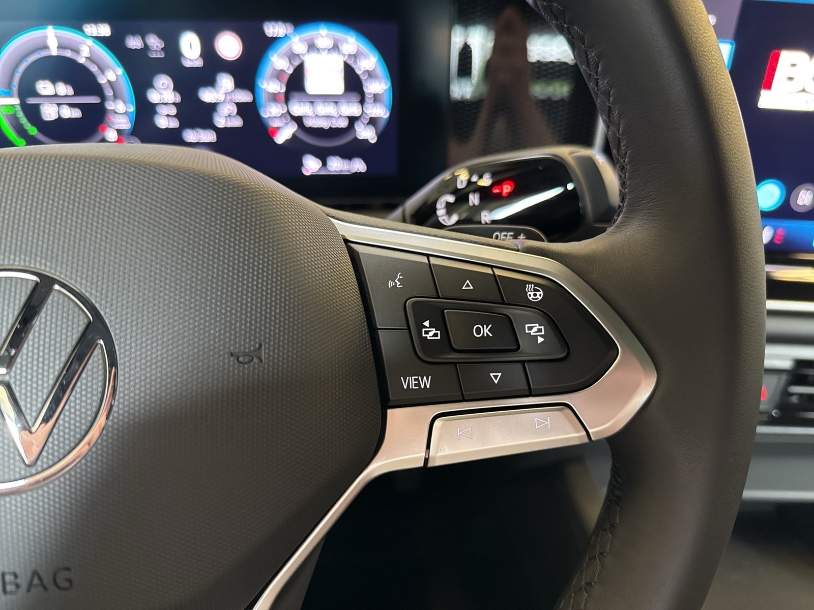 Volkswagen Tiguan 1.5 HYBRID LIFE CAM ACC LM18 CARPLAY