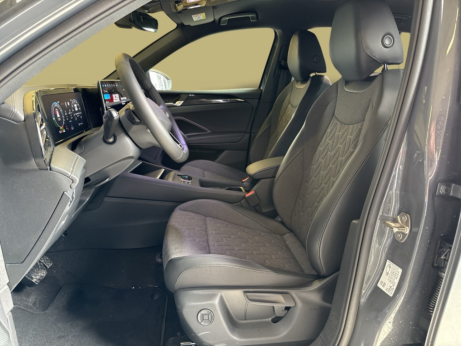 Volkswagen Tiguan 1.5 HYBRID LIFE CAM ACC LM18 CARPLAY