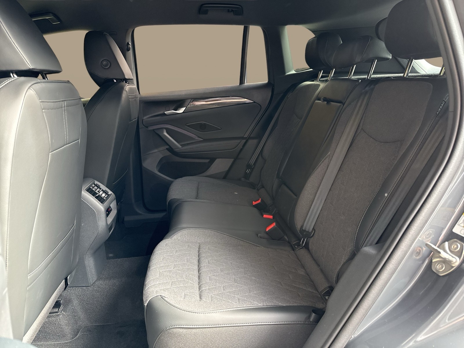 Volkswagen Tiguan 1.5 HYBRID LIFE CAM ACC LM18 CARPLAY