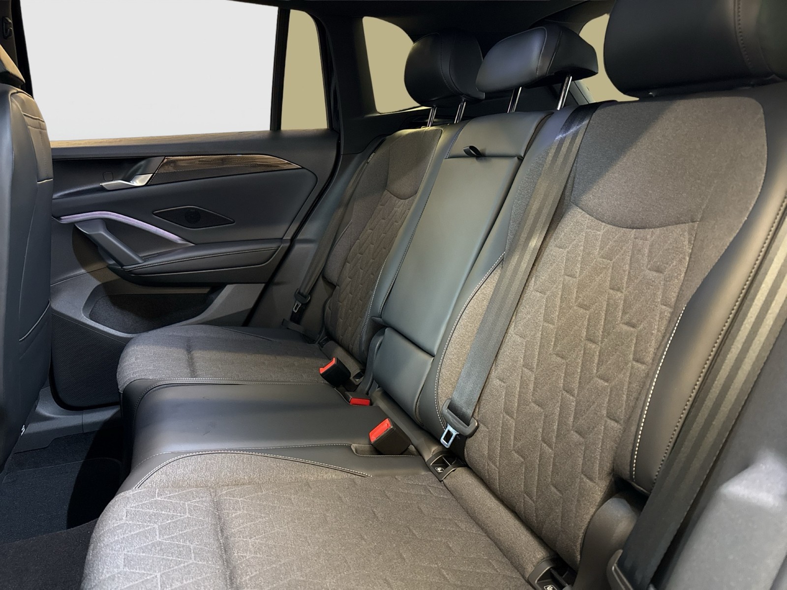 Volkswagen Tiguan 1.5 HYBRID LIFE CAM ACC LM18 CARPLAY