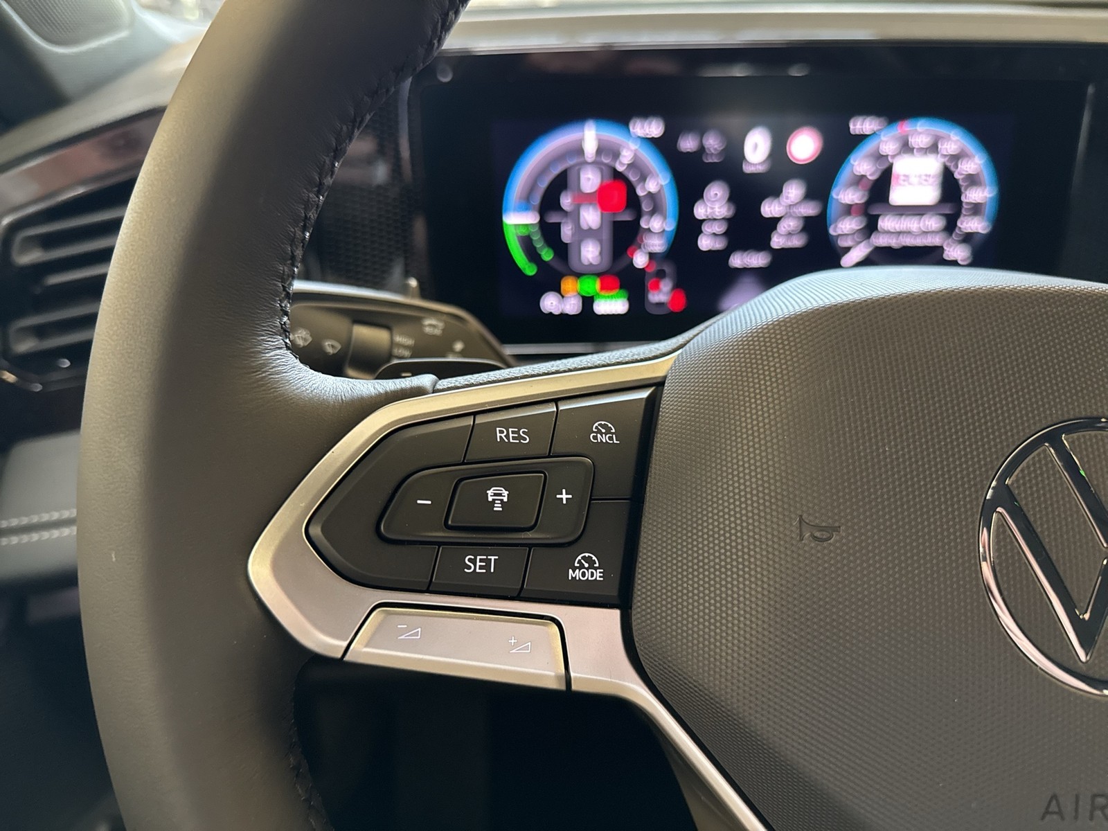 Volkswagen Tiguan 1.5 HYBRID LIFE CAM ACC LM18 CARPLAY