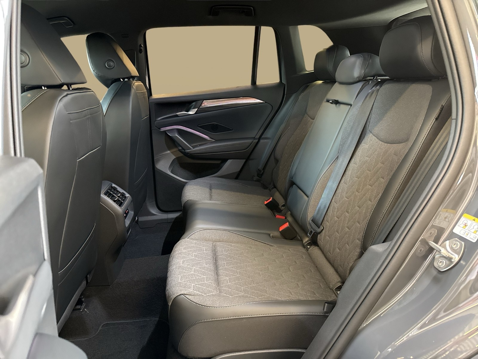 Volkswagen Tiguan 1.5 HYBRID LIFE CAM ACC LM18 CARPLAY