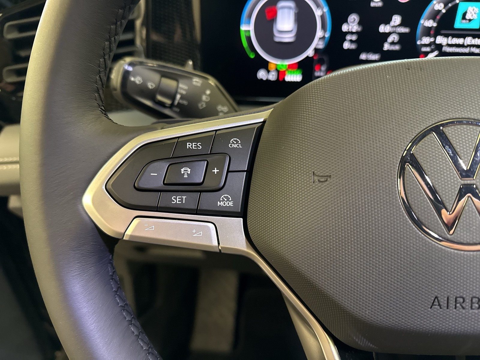 Volkswagen Tiguan 1.5 HYBRID LIFE CAM ACC LM18 CARPLAY