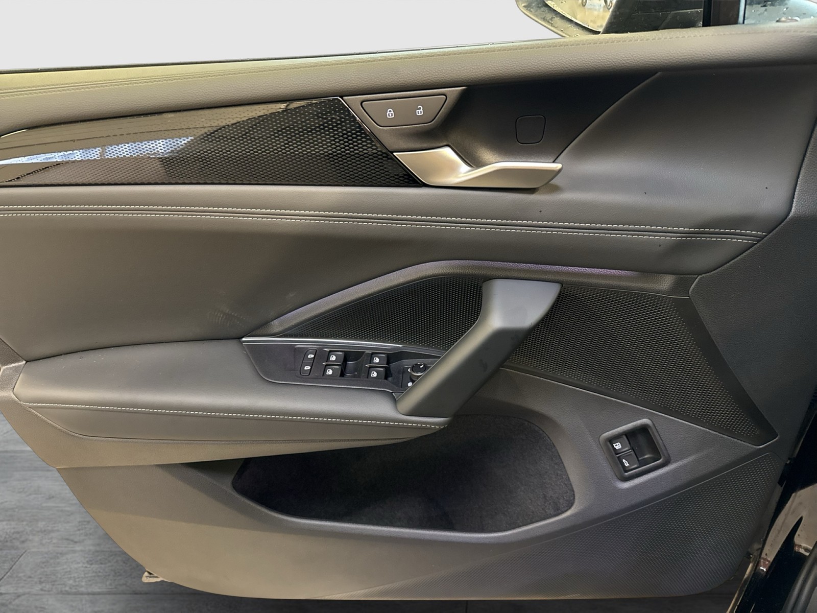 Volkswagen Tiguan 1.5 HYBRID LIFE CAM ACC LM18 CARPLAY