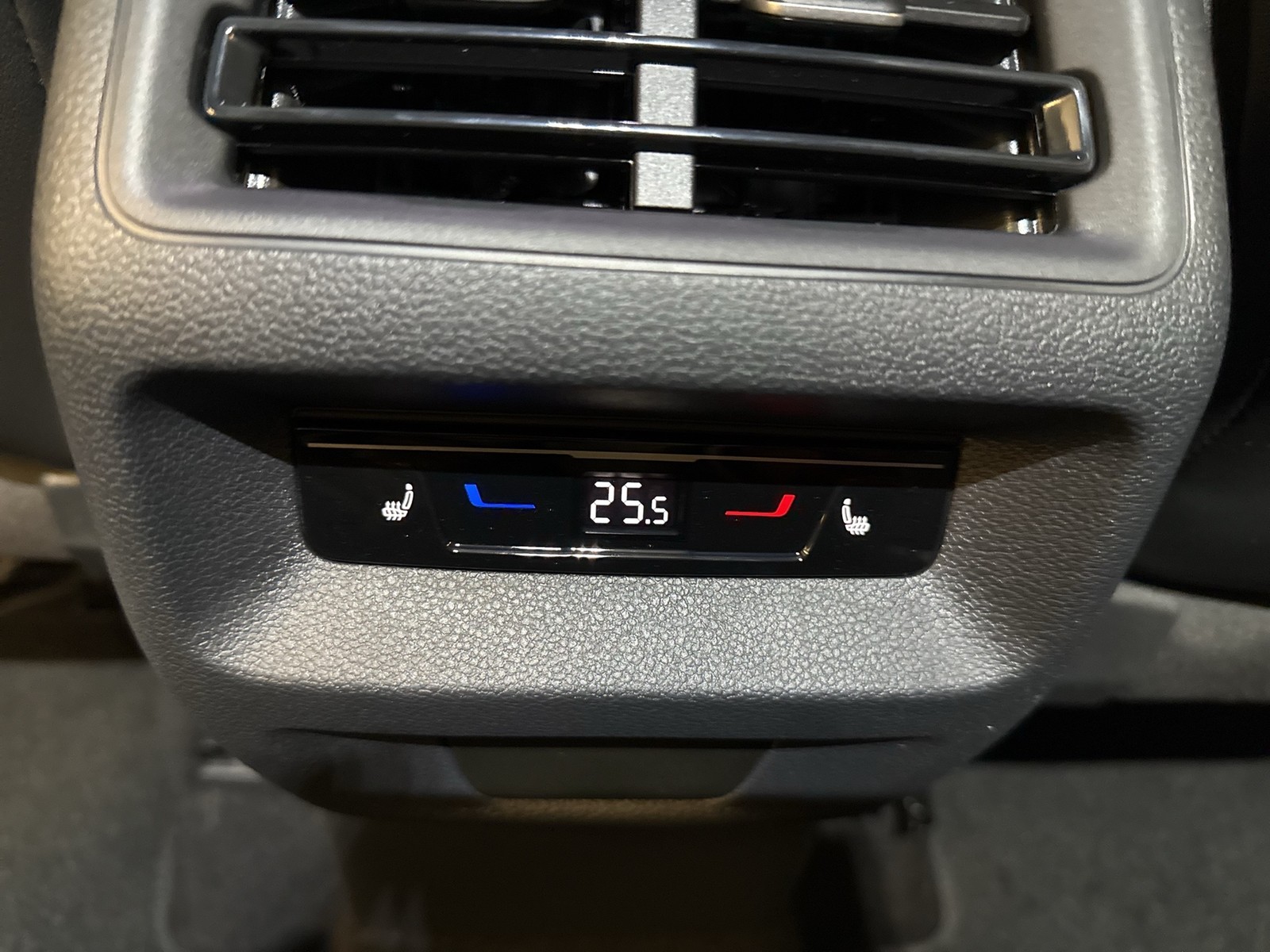 Volkswagen Tiguan 1.5 HYBRID LIFE CAM ACC LM18 CARPLAY