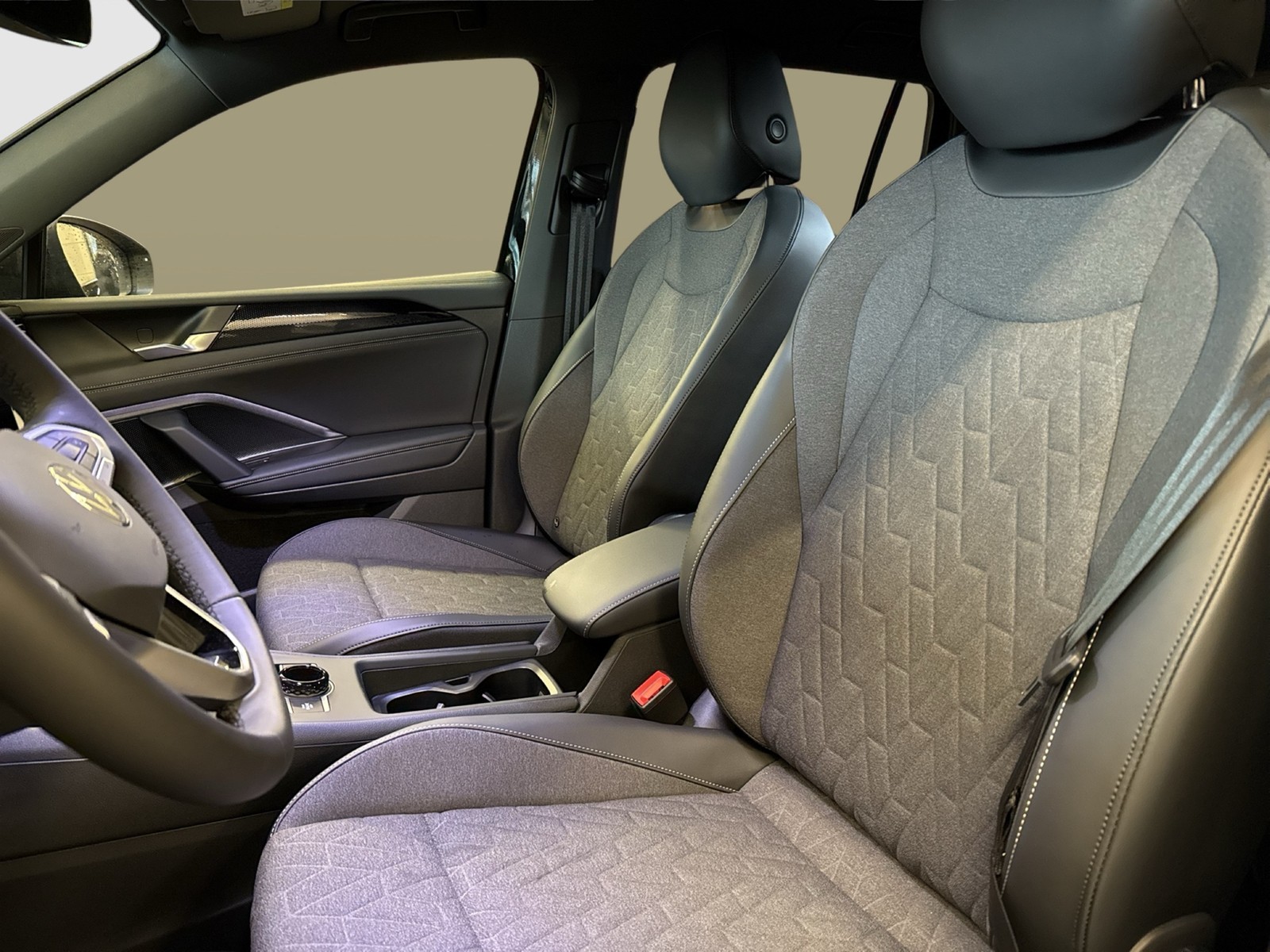 Volkswagen Tiguan 1.5 HYBRID LIFE CAM ACC LM18 CARPLAY