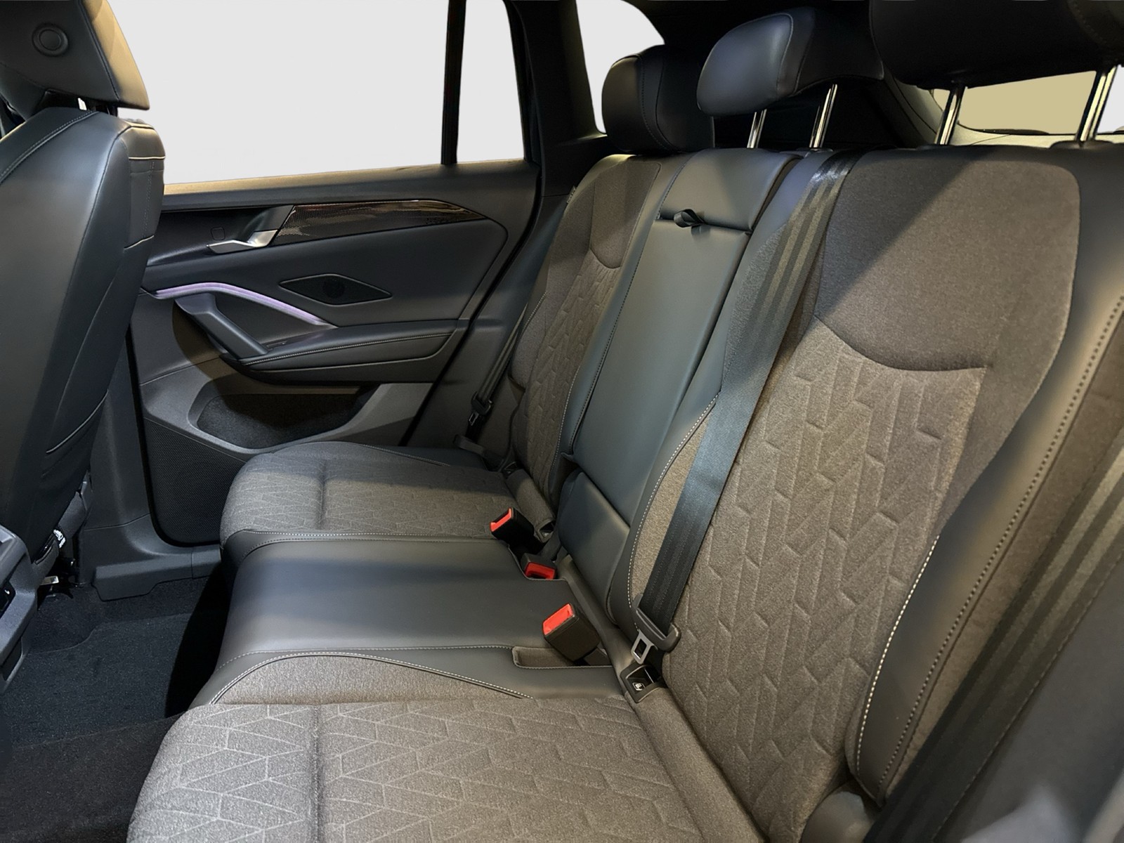 Volkswagen Tiguan 1.5 HYBRID LIFE CAM ACC LM18 CARPLAY