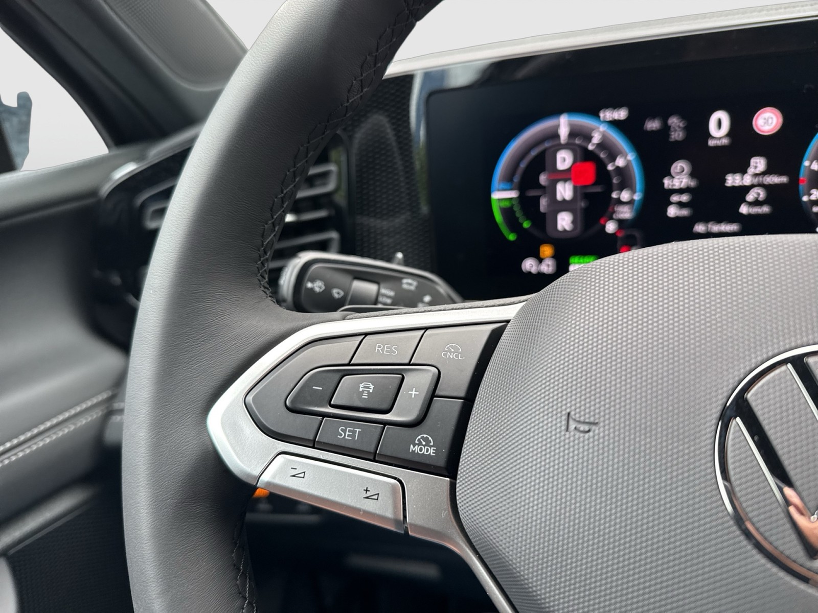 Volkswagen Tiguan 1.5 HYBRID LIFE CAM ACC LM18 CARPLAY