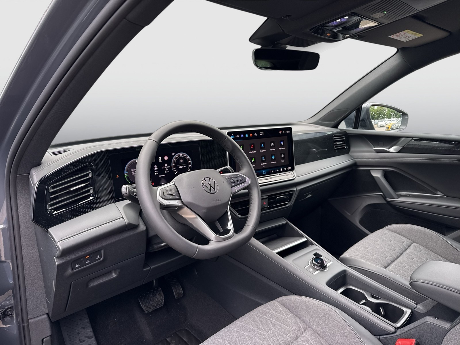 Volkswagen Tiguan 1.5 HYBRID LIFE CAM ACC LM18 CARPLAY