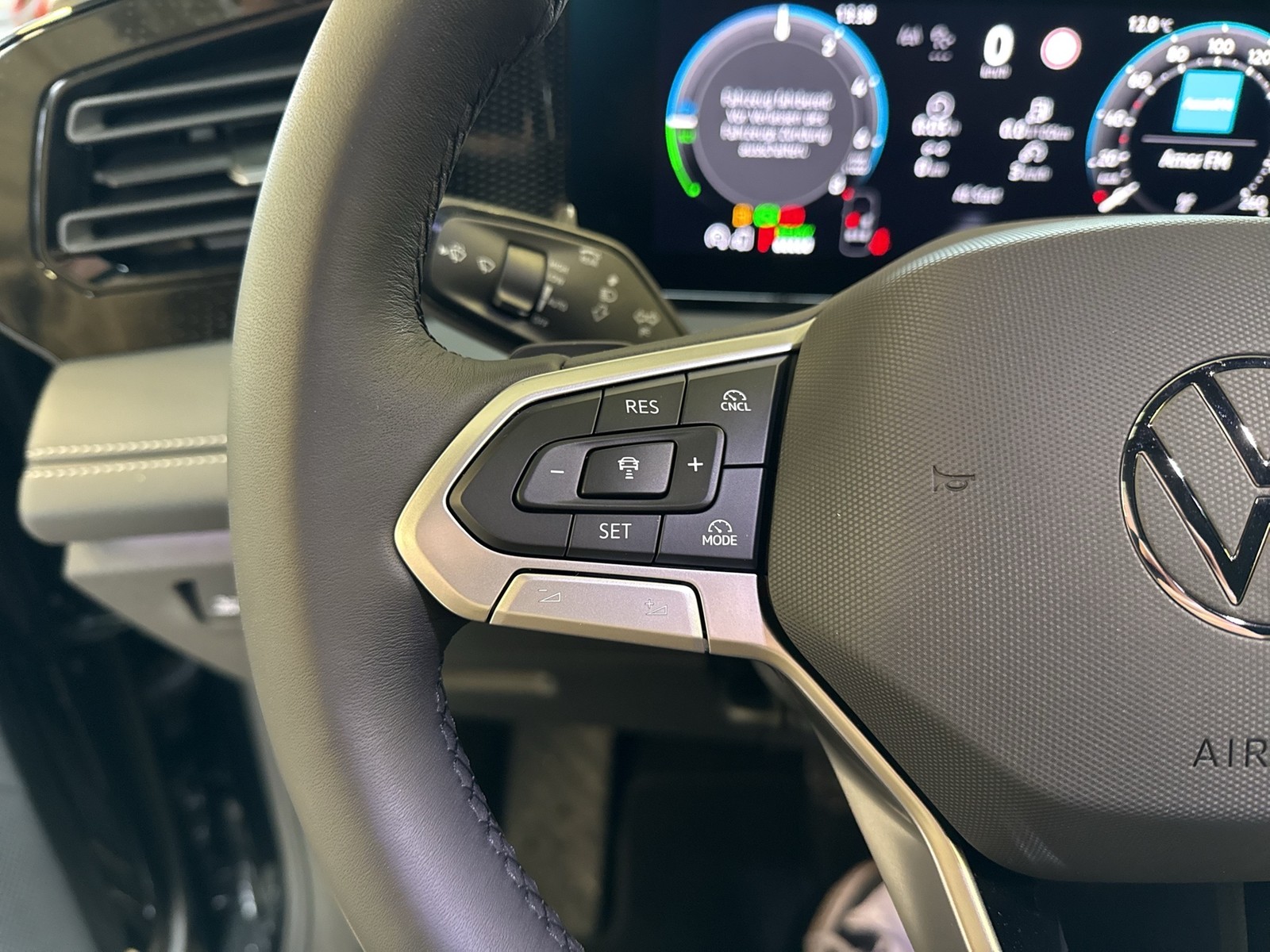 Volkswagen Tiguan 1.5 HYBRID LIFE CAM ACC LM18 CARPLAY