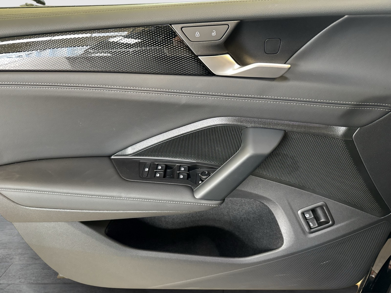 Volkswagen Tiguan 1.5 HYBRID LIFE CAM ACC LM18 CARPLAY