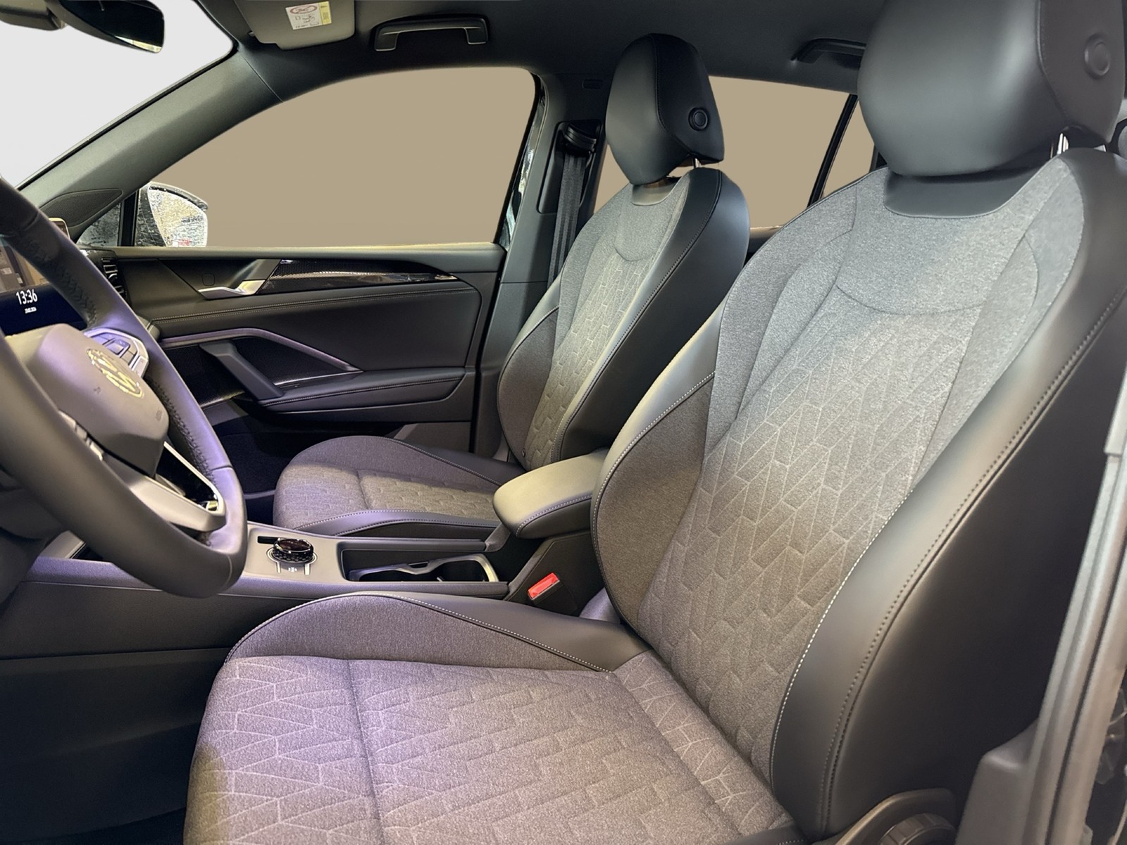 Volkswagen Tiguan 1.5 HYBRID LIFE CAM ACC LM18 CARPLAY