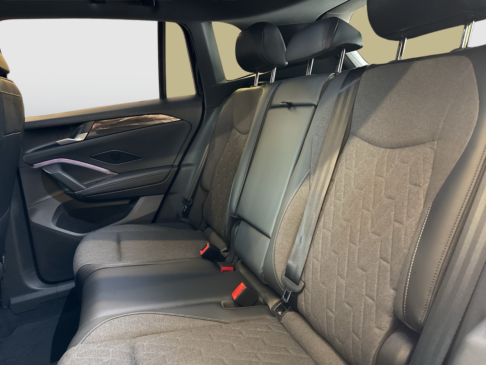 Volkswagen Tiguan 1.5 HYBRID LIFE CAM ACC LM18 CARPLAY