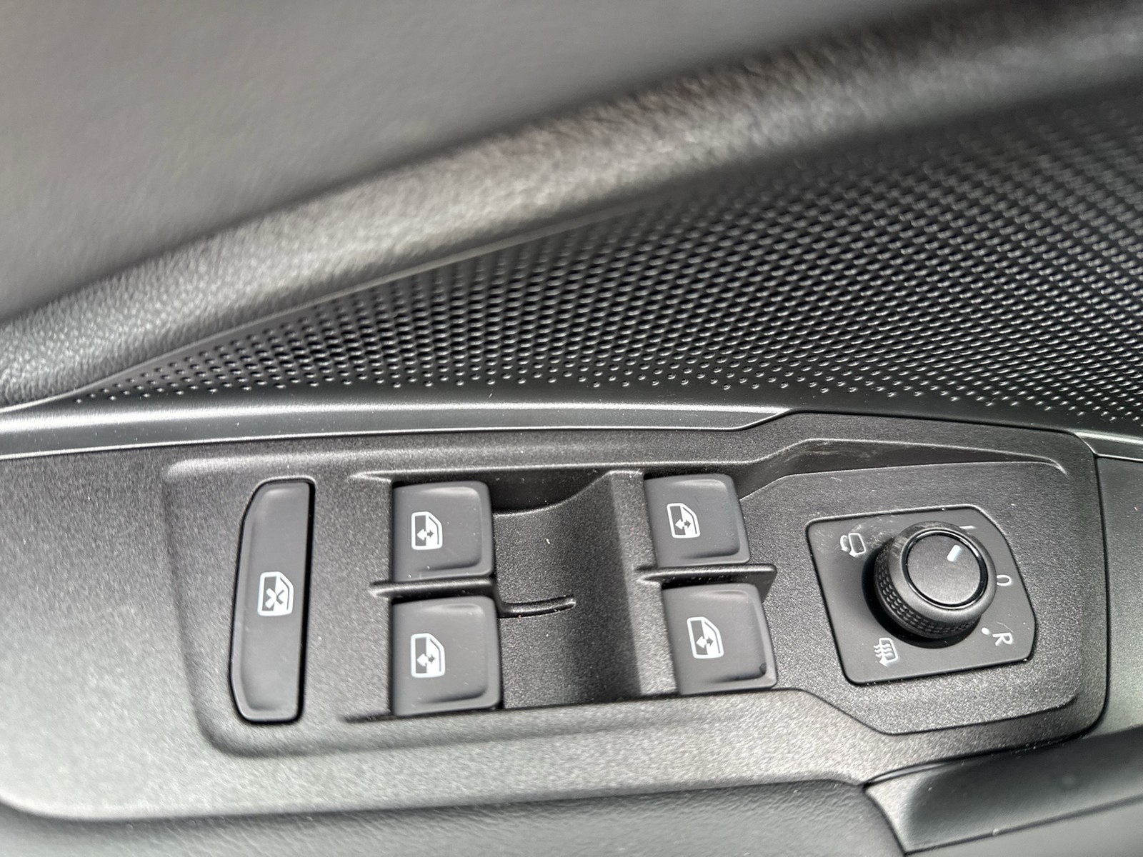 Volkswagen Tiguan 1.5 HYBRID LIFE CAM ACC LM18 CARPLAY