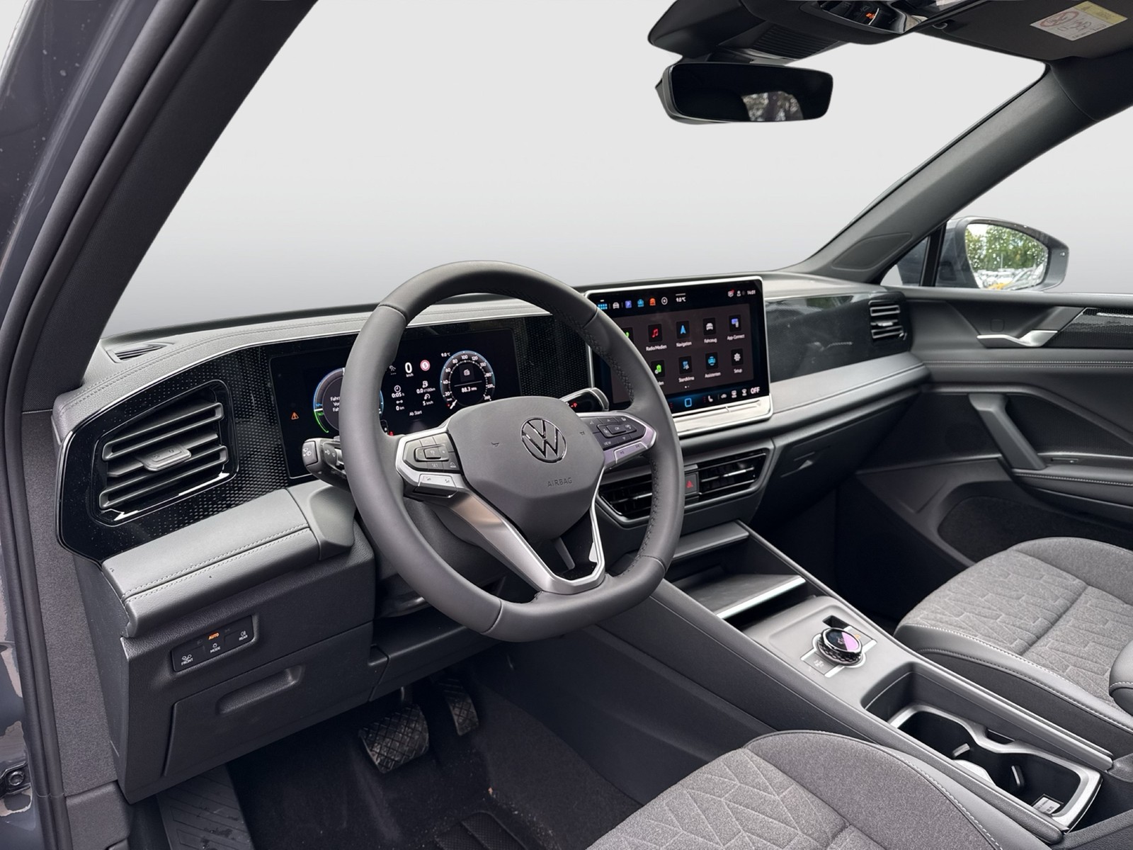 Volkswagen Tiguan 1.5 HYBRID LIFE CAM ACC LM18 CARPLAY