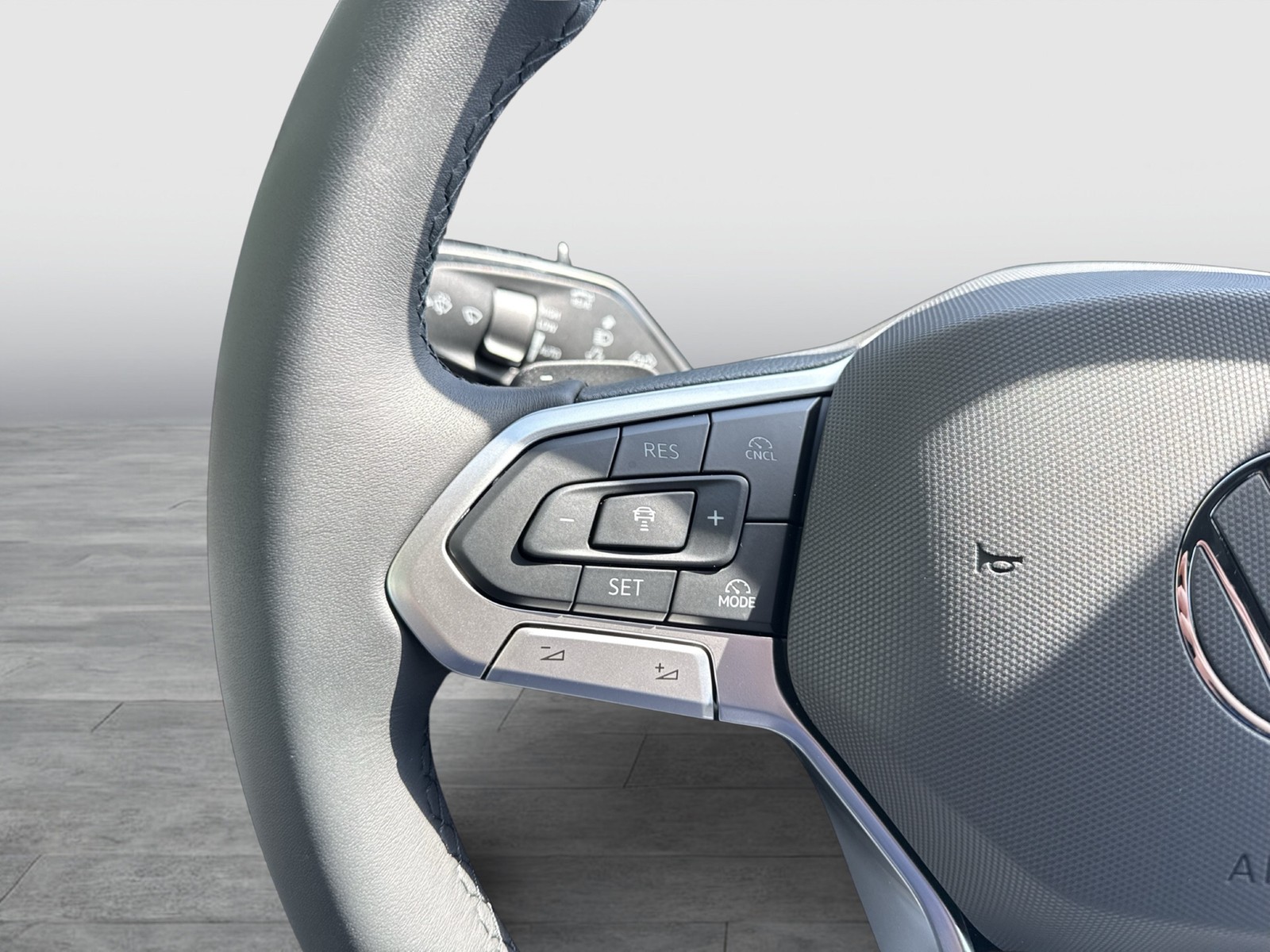 Volkswagen Tiguan 1.5 HYBRID LIFE CAM ACC LM18 CARPLAY