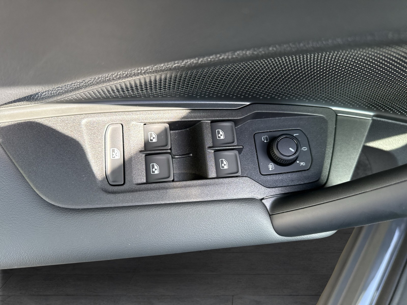 Volkswagen Tiguan 1.5 HYBRID LIFE CAM ACC LM18 CARPLAY