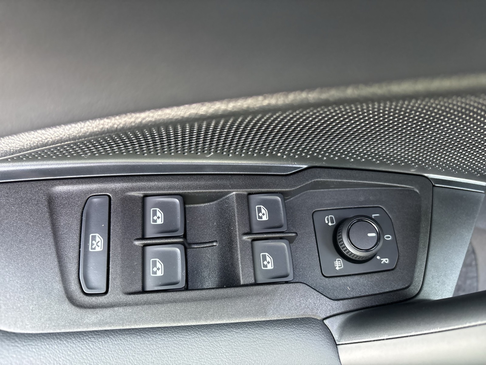 Volkswagen Tiguan 1.5 HYBRID LIFE CAM ACC LM18 CARPLAY