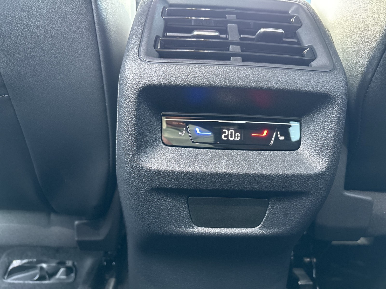 Volkswagen Tiguan 1.5 HYBRID LIFE CAM ACC LM18 CARPLAY