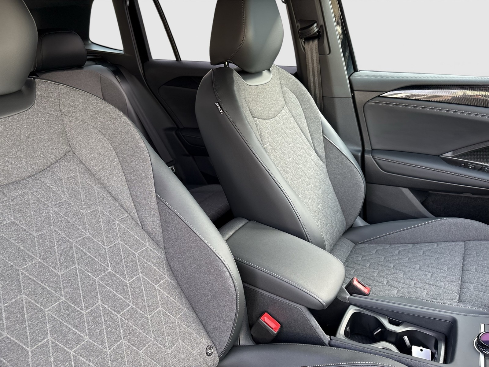 Volkswagen Tiguan 1.5 HYBRID LIFE CAM ACC LM18 CARPLAY