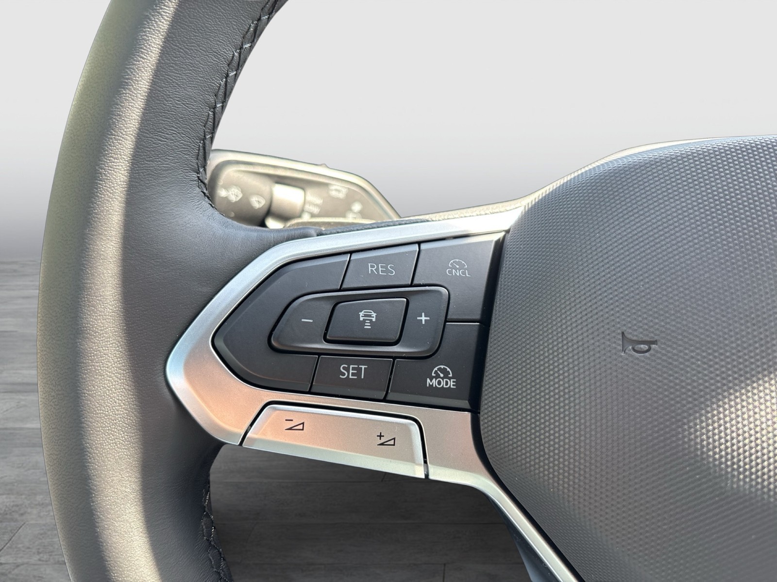 Volkswagen Tiguan 1.5 HYBRID LIFE CAM ACC LM18 CARPLAY