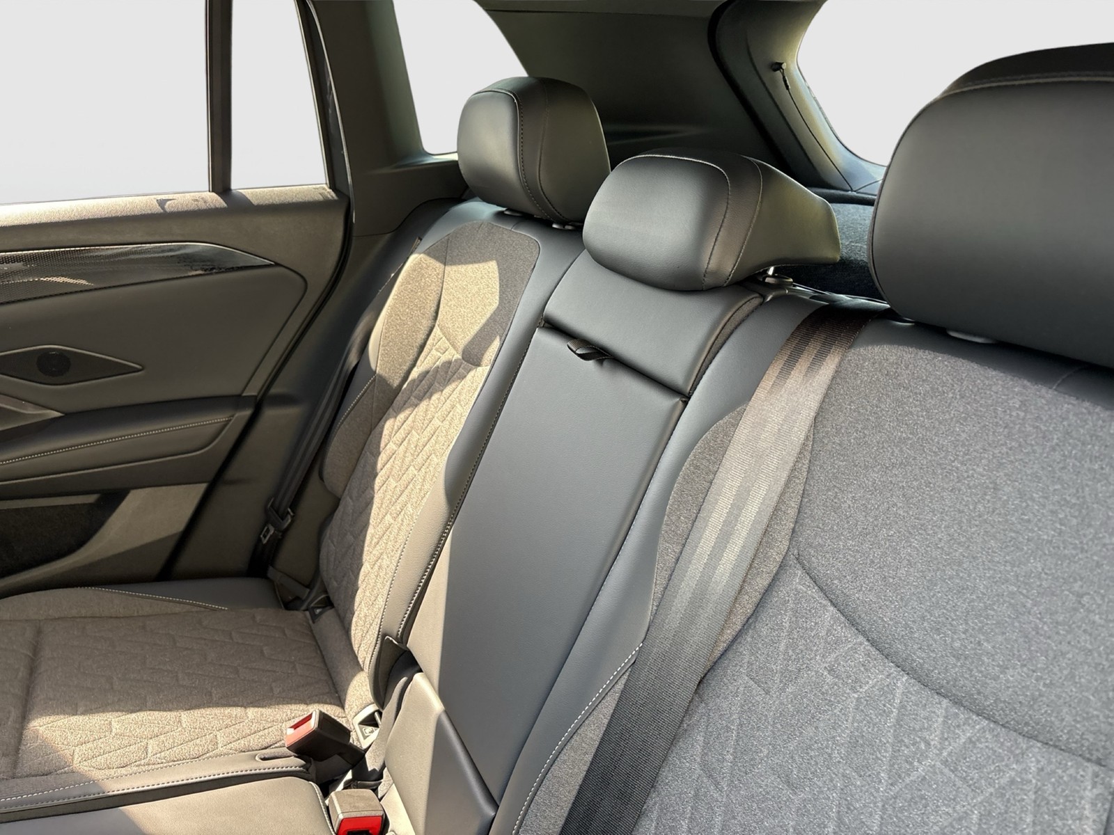 Volkswagen Tiguan 1.5 HYBRID LIFE CAM ACC LM18 CARPLAY