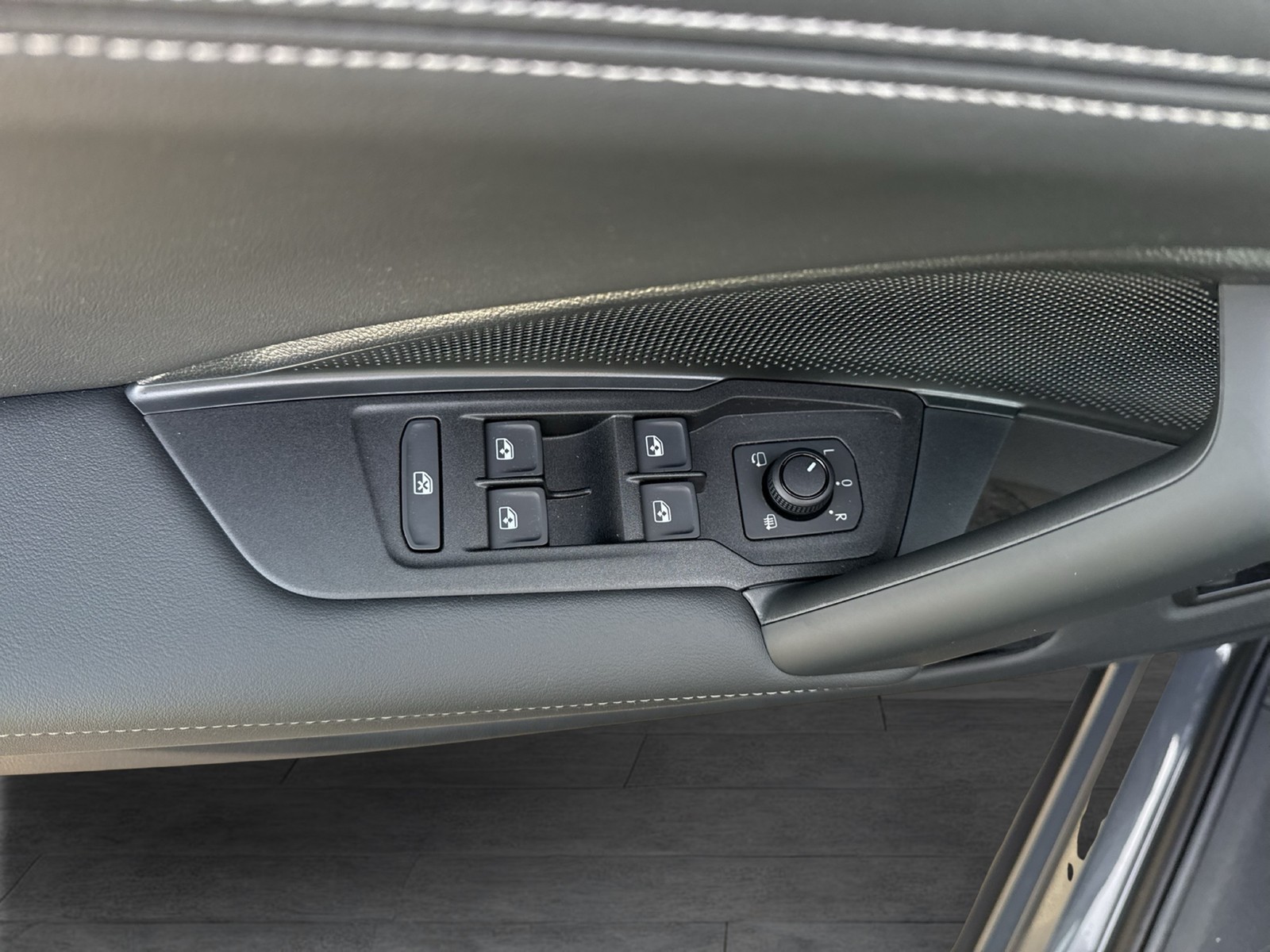 Volkswagen Tiguan 1.5 HYBRID LIFE CAM ACC LM18 CARPLAY
