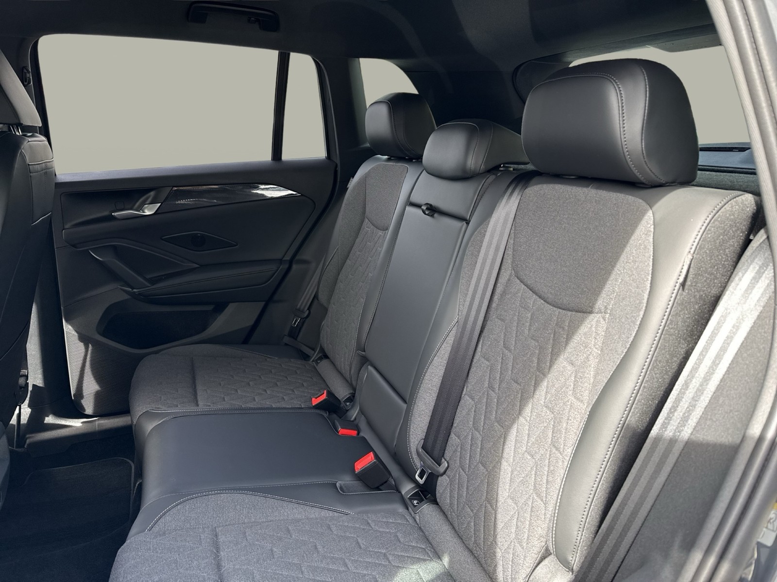 Volkswagen Tiguan 1.5 HYBRID LIFE CAM ACC LM18 CARPLAY