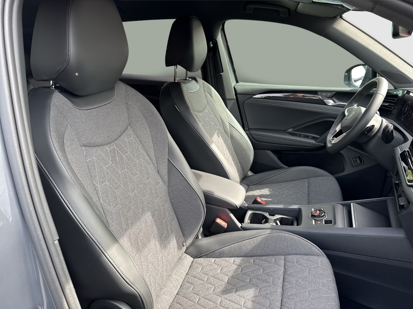Volkswagen Tiguan 1.5 HYBRID LIFE CAM ACC LM18 CARPLAY