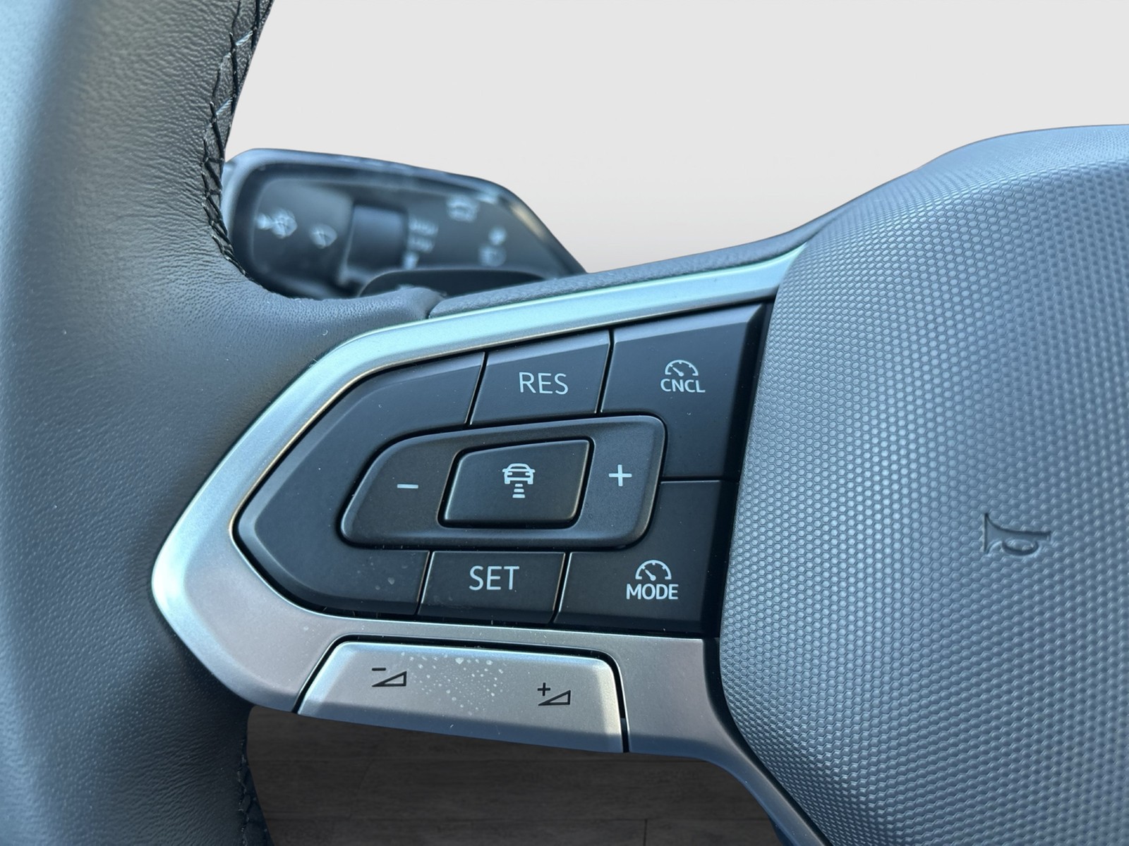 Volkswagen Tiguan 1.5 HYBRID LIFE CAM ACC LM18 CARPLAY