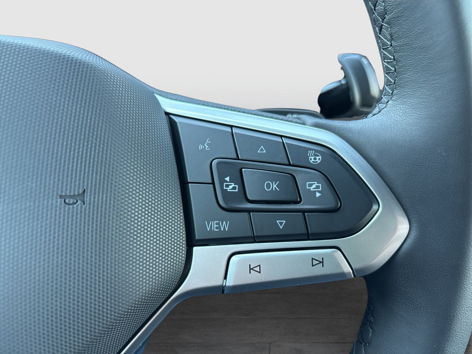 Volkswagen Tiguan 1.5 HYBRID LIFE CAM ACC LM18 CARPLAY