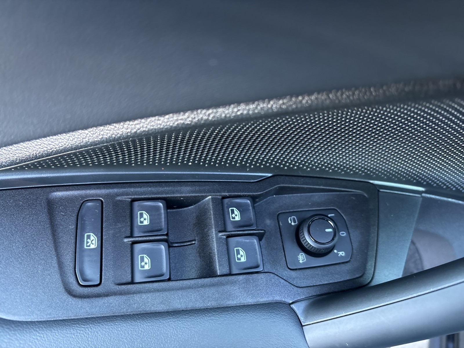 Volkswagen Tiguan 1.5 HYBRID LIFE CAM ACC LM18 CARPLAY