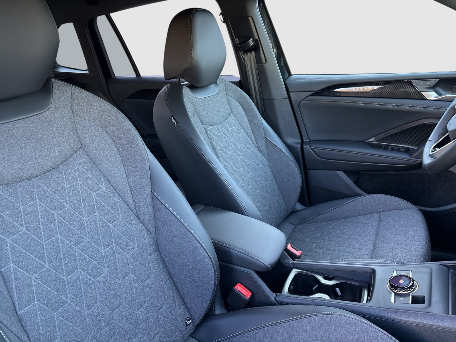 Volkswagen Tiguan 1.5 HYBRID LIFE CAM ACC LM18 CARPLAY