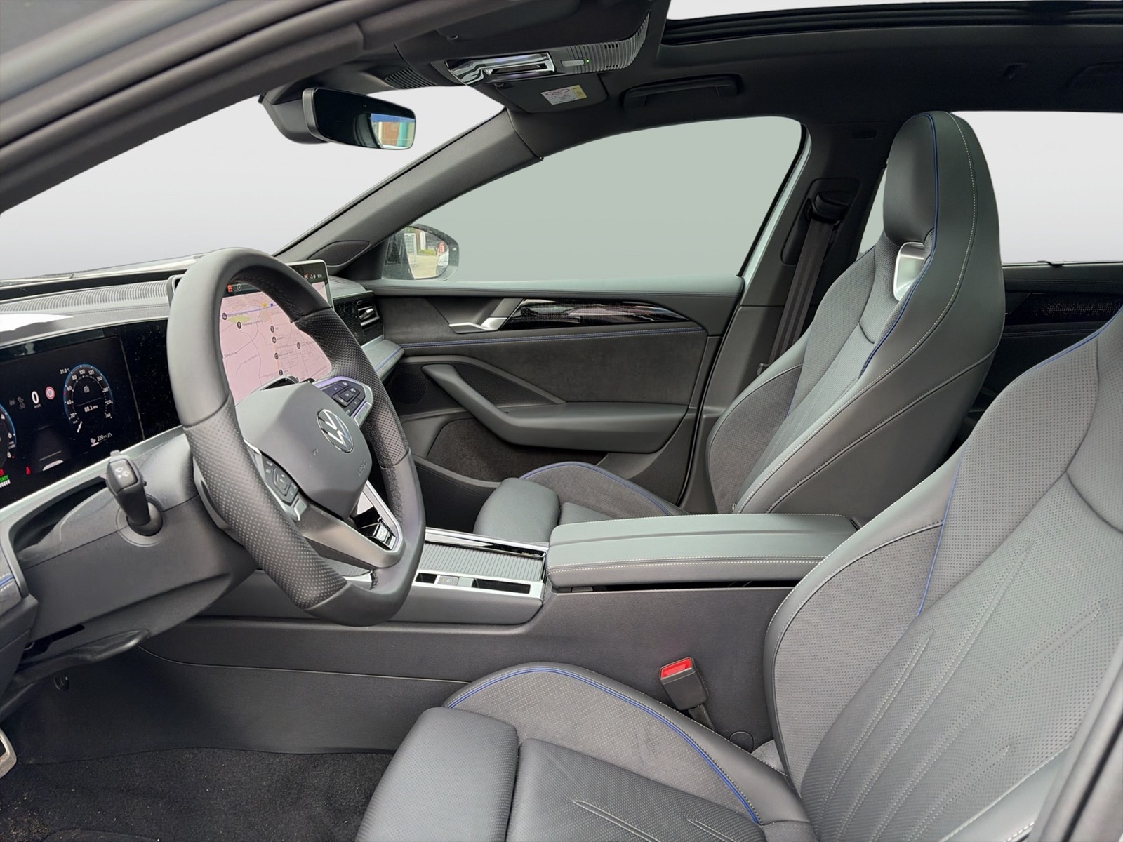 Volkswagen Passat Variant 1.5 HYBRID R-LINE LEDER PANO AHK
