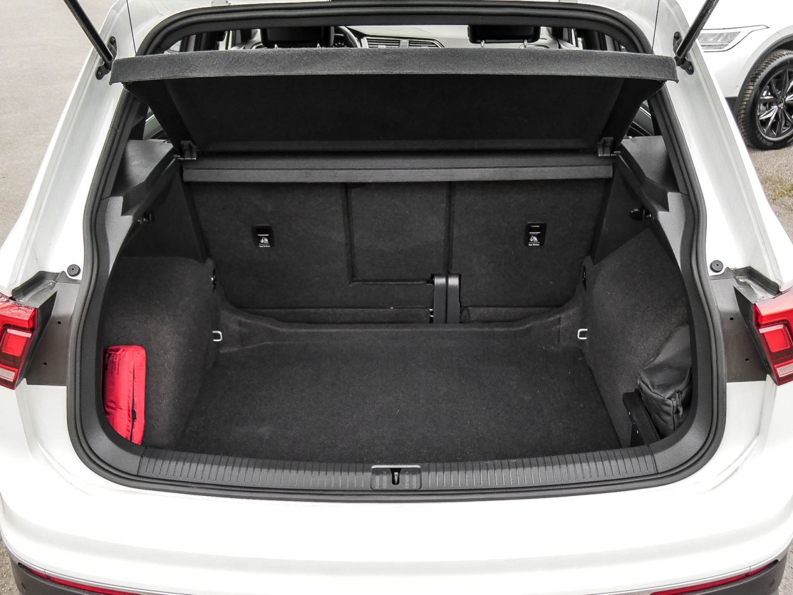 Volkswagen Tiguan 2.0 MOVE AHK CAM ACC LM18 NAVI SITZHEIZUNG