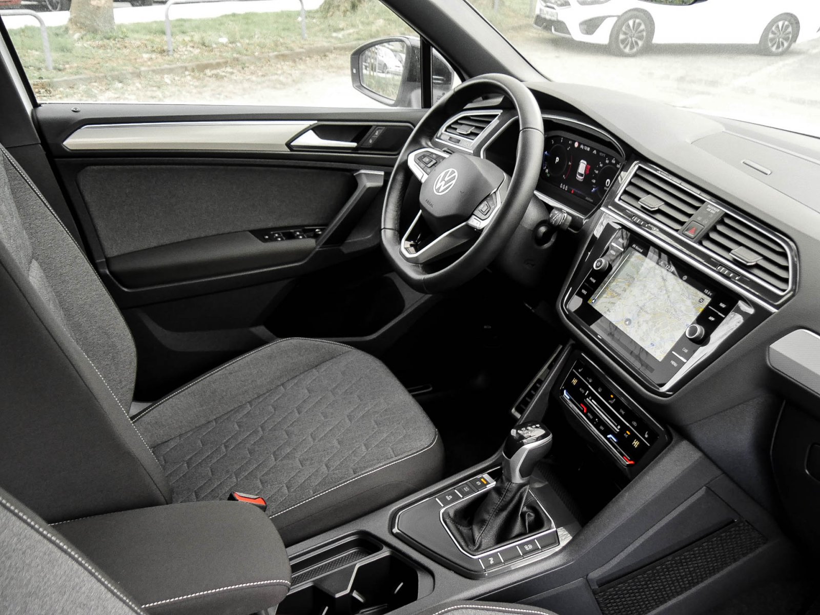 Volkswagen Tiguan 2.0 MOVE AHK CAM ACC LM18 NAVI SITZHEIZUNG