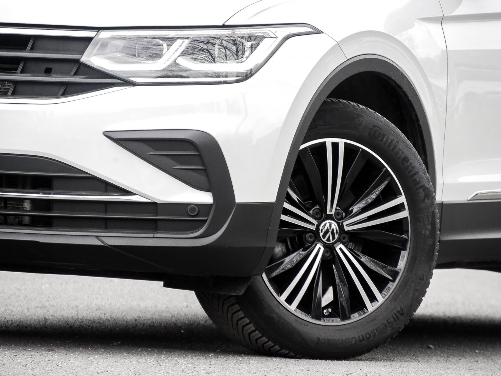 Volkswagen Tiguan 2.0 MOVE AHK CAM ACC LM18 NAVI SITZHEIZUNG