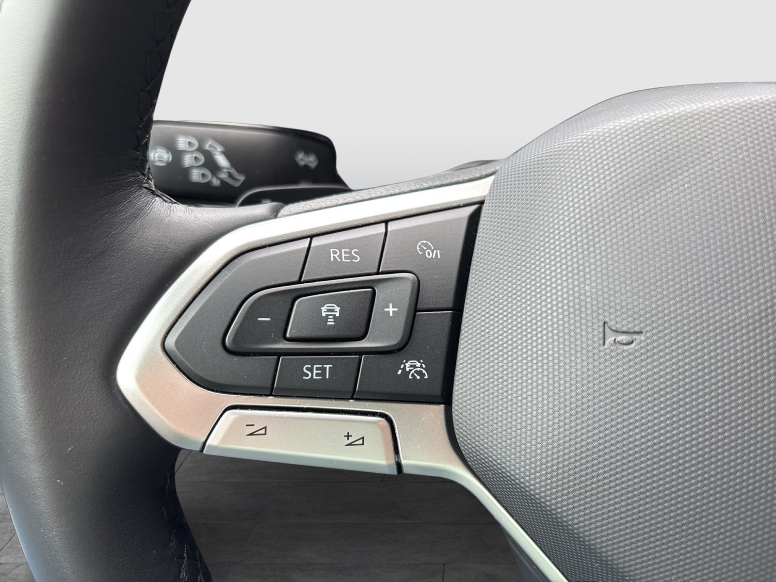 Volkswagen Polo 1.0 R-LINE CAM ACC MATRIX NAVI ALU CARPLAY
