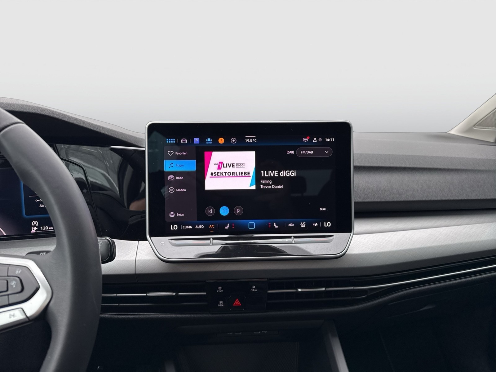 Volkswagen Golf VIII 1.5 eTSI LIFE ACC CARPLAY ALU SITZHEIZ