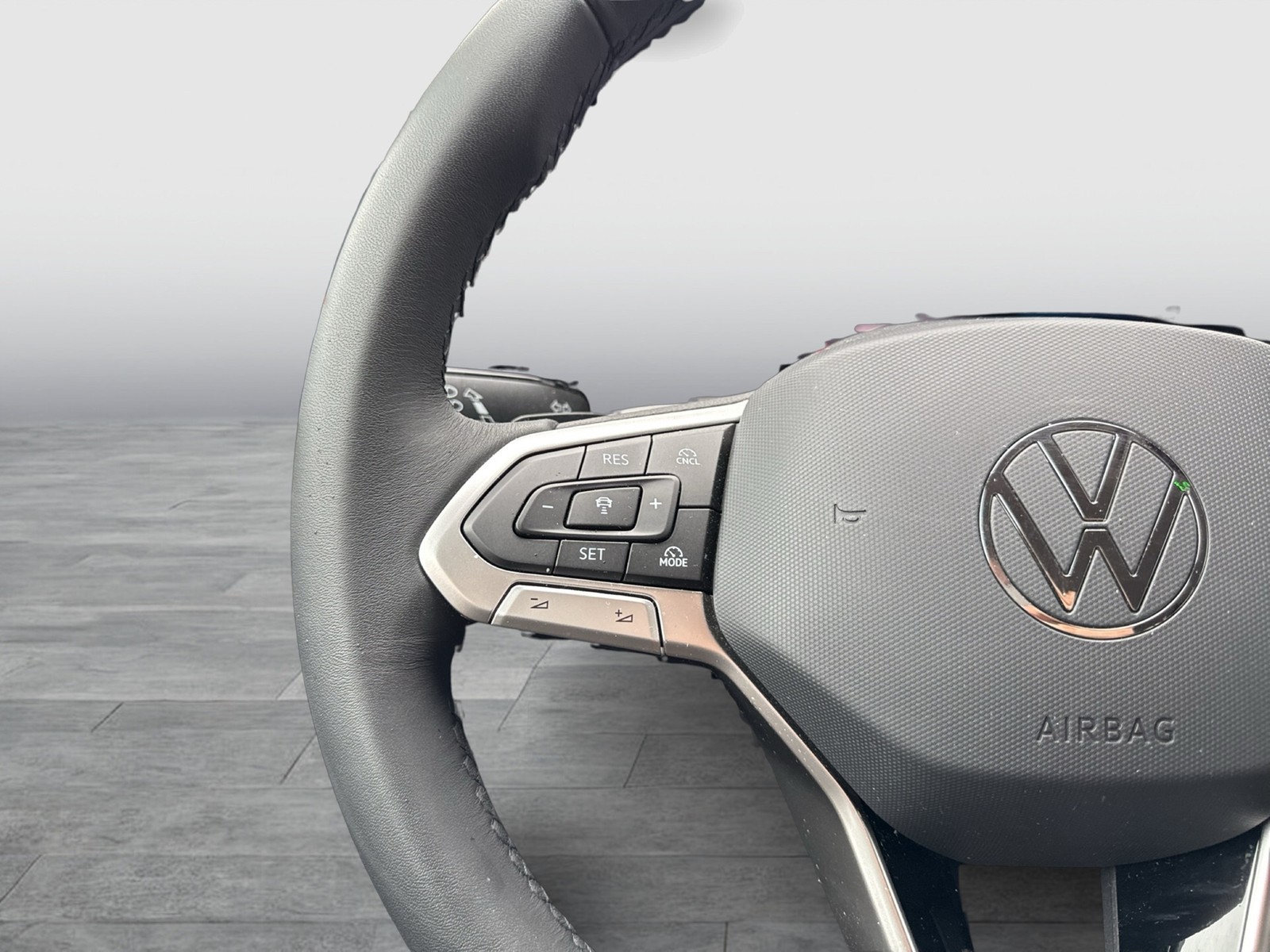 Volkswagen Golf VIII 1.5 eTSI LIFE ACC CARPLAY ALU SITZHEIZ