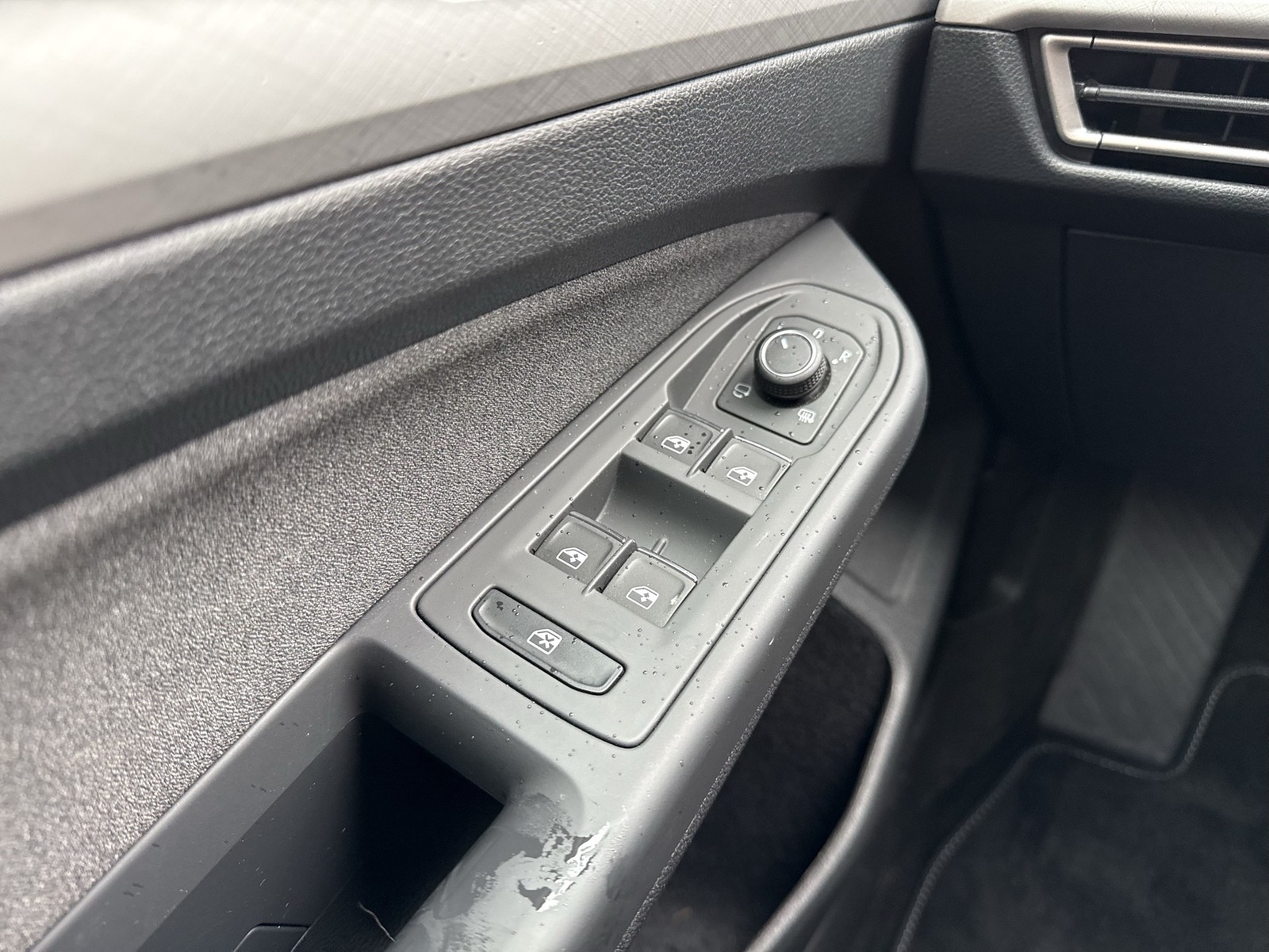 Volkswagen Golf VIII 1.5 eTSI LIFE ACC CARPLAY ALU SITZHEIZ