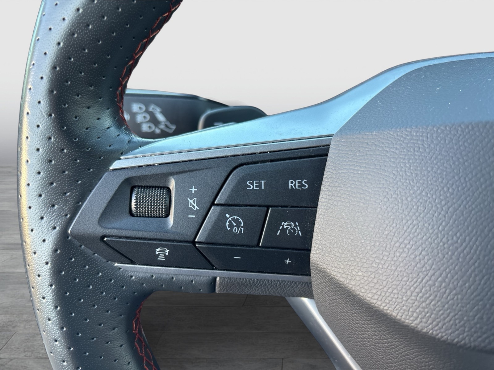 Seat Arona 1.5 FR AHK CAM ACC LM18 NAVI SITZHEIZUNG